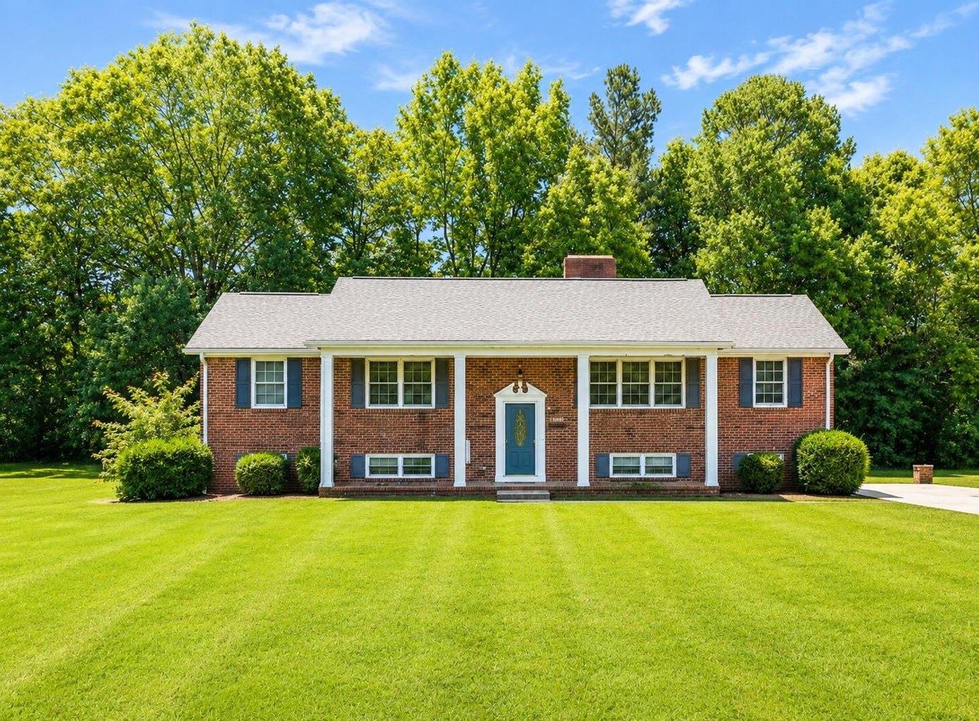 Exterior of 1753 Gary Street, Clinton SC — custom brick ranch on ~2.5 acres