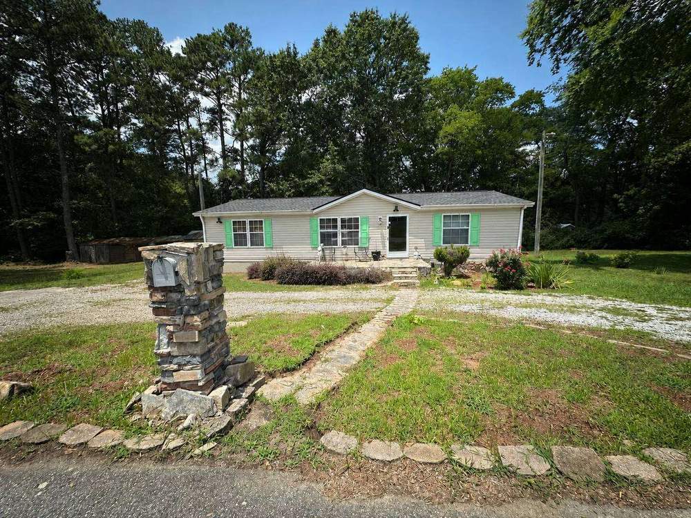 1217 N Granard Street, a 2004 manufactured home in Gaffney SC